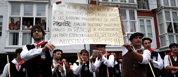 'La serrera del to ngel' gana el concurso de carretas del Da de Campoo
