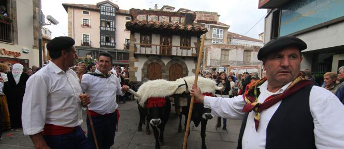 'La serrera del to ngel' gana el concurso de carretas del Da de Campoo