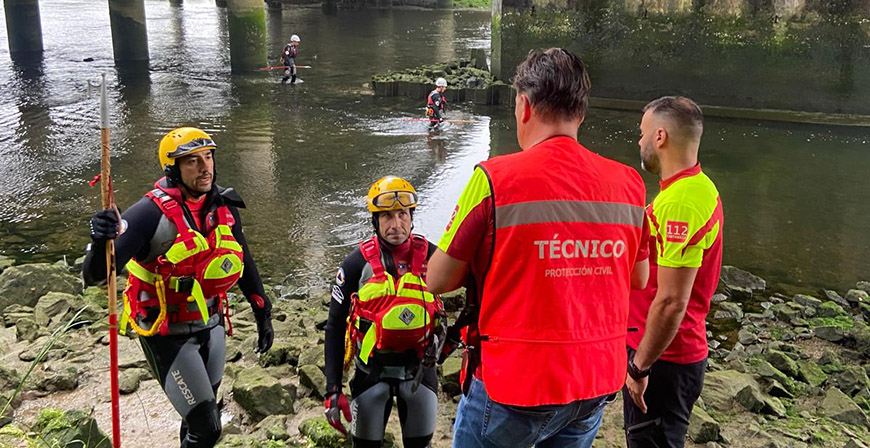 Servicios de emergencias buscan a una mujer desaparecida en el entorno de la r�a de Tina Mayor
