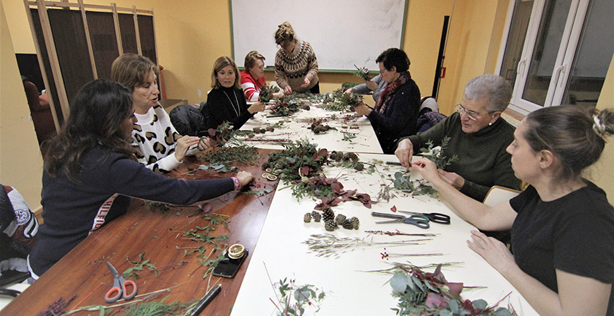 'Siempreprimavera' se adelanta al Carnaval para impartir un taller de mscaras decorativas