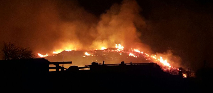Siguen activos 20 de los 90 incendios que se han declarado este lunes en Cantabria