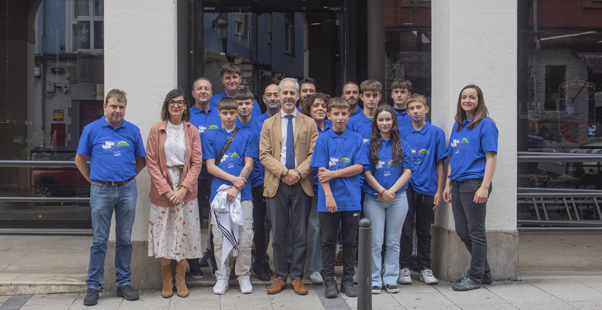 Silva traslada su apoyo a los estudiantes del IES Montesclaros y Fuente Fresnedo que este domingo disputan la final europea de coches elctricos en Reino Unido