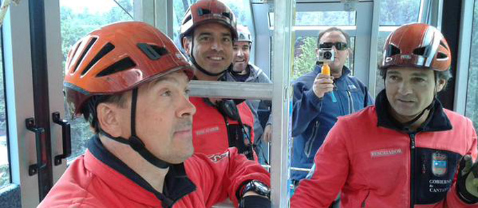 Simulacro de rescate por va area en el telefrico de Fuente D