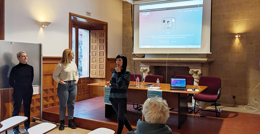 S!LBO vuelve a Reinosa para ayudar a las personas mayores de 60 aos a mejorar sus habilidades digitales