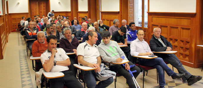 Los socios pasan revista a la temporada del CD Naval