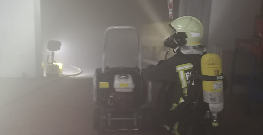 Sofocan un incendio en un almacn de textiles de Ramales de la Victoria