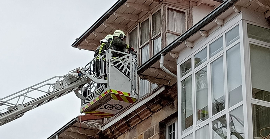 Sofocan el incendio que ha arrasado una vivienda en Campoo de Suso