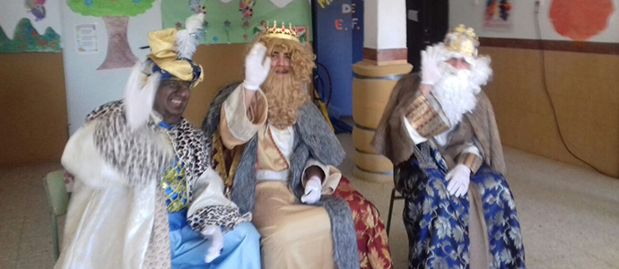 Sus Majestades de Oriente visitan la Escuela Infantil de La Poblacin