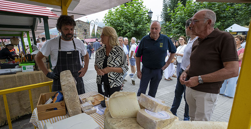 Susinos destaca en Pesquera el papel de las queser�as artesanas para fijar poblaci�n y generar riqueza en las zonas rurales