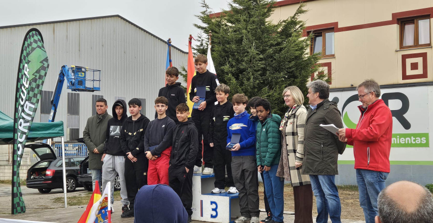 El Team Cantabria, del IES Montesclaros, vence en Reinosa en las dos carreras de prototipos elctricos Greenpower