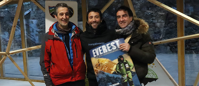 El Teatro se llena para disfrutar la aventura de Alex Txikon
