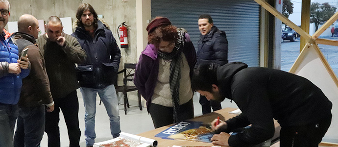 El Teatro se llena para disfrutar la aventura de Alex Txikon