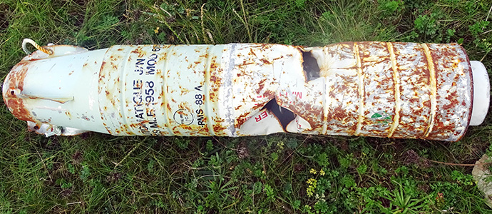 Los TEDAX destruyen un proyectil hallado por pescadores en una zona de acantilados 