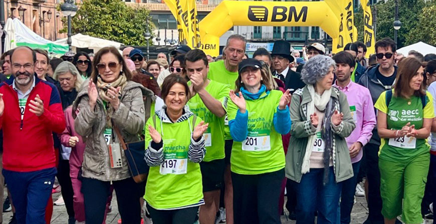 Torrelavega acogi� la X Marcha contra el C�ncer organizada por la AECC para apoyar la investigaci�n y a las personas que padecen la enfermedad y sus familias