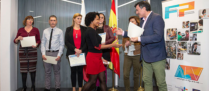Un total de 350 personas obtuvieron el pasado curso el Graduado en ESO en los Centros de Personas Adultas de Cantabria