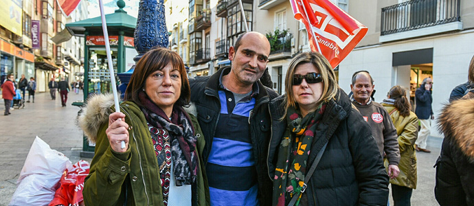 Los trabajadores de Columbia, en huelga, se concentran frente a la sede de la ONCE
