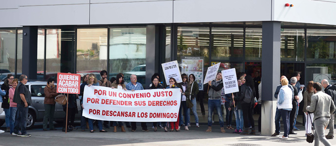 Los trabajadores de Lidl en Cantabria exigen 