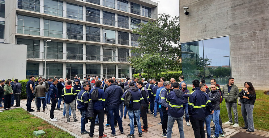 Trabajadores de Sidenor se concentran en la Consejera de Industria para que sus reivindicaciones 