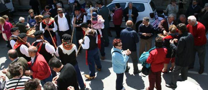 Los tractores 'vallucos' se engalanan para celebrar San Isidro