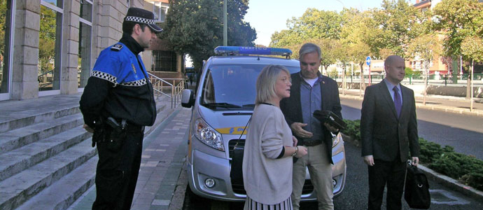 Trfico cede una furgoneta y un nuevo alcoholmetro a la Polica Local de Aguilar de Campoo