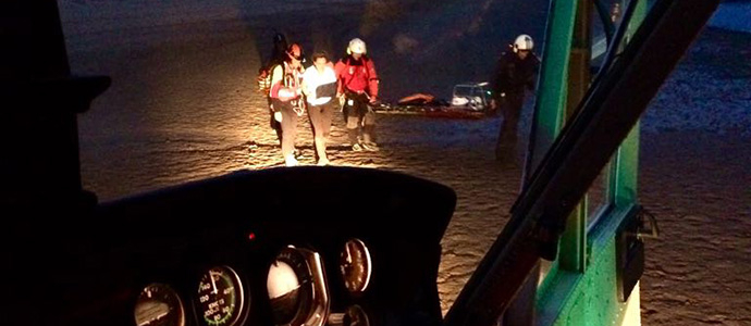 Trasladan a una mujer con rotura de hmero desde un arenal del abra del Pas