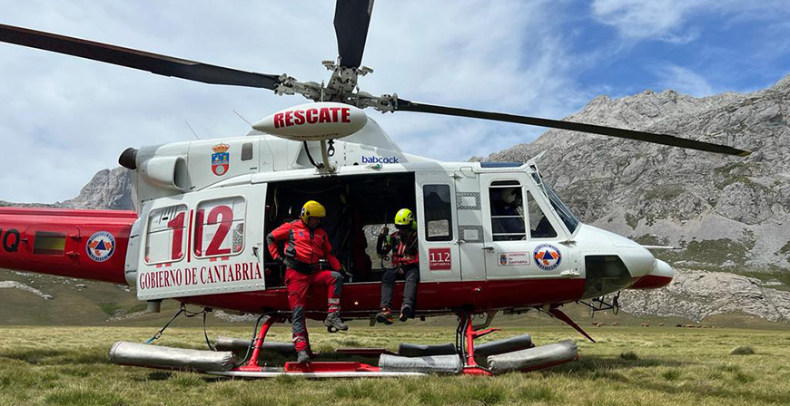 Trasladan a Valdecilla en helicptero a un montaero lesionado en Picos de Europa