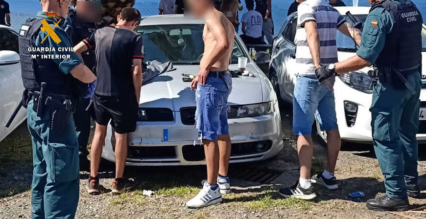 Tres detenidos y 80 denuncias presentadas en un dispositivo de la Guardia Civil con motivo una macrofiesta en Castro