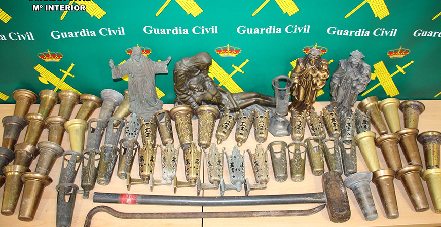 Tres detenidos por robar en cementerios de Cantabria 