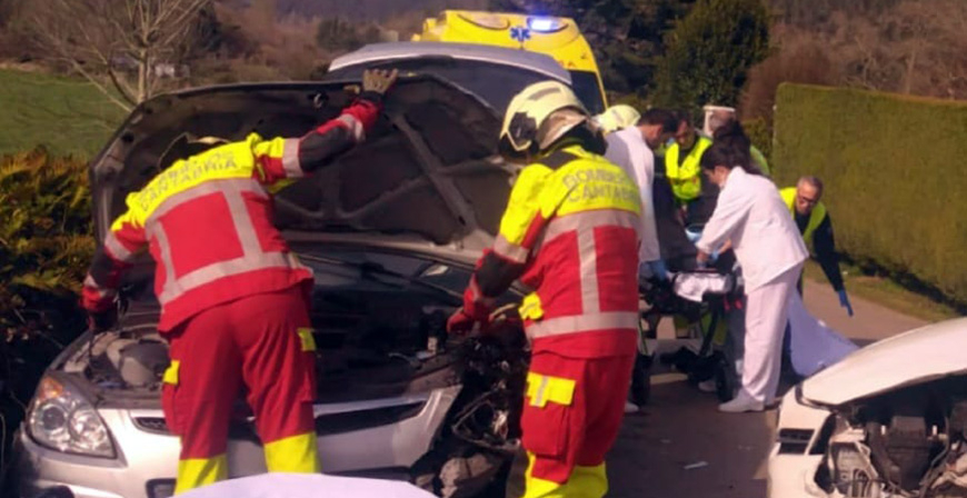Tres heridos en una colisin en la que se han visto implicados dos vehculos y un ciclista 