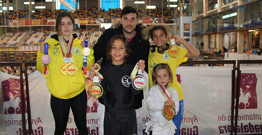 Tres oros y un bronce para la luchadora Iris Garca en los campeonatos de Gijn y Guadalajara