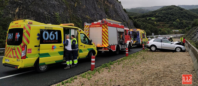 Tres personas resultan heridas leves en un accidente de trfico en la A-8 a la altura de Liendo
