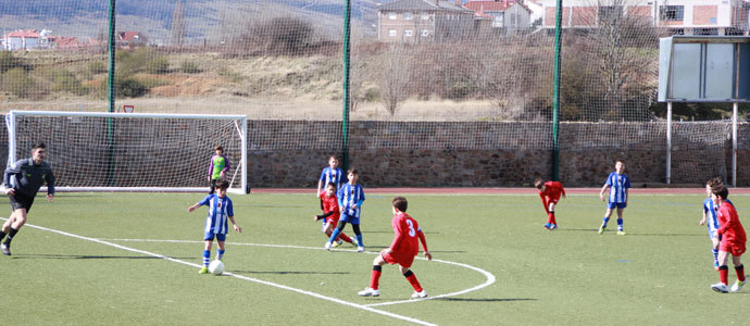 Tres victorias, un empate y una derrota en los cinco partidos del CD Naval jugados en casa 