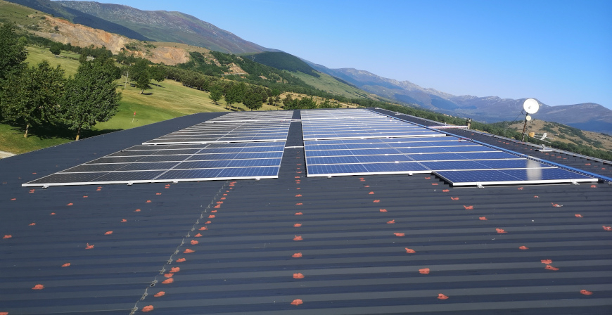 Turismo instala un sistema de generacin de energa fotovoltaica en la Casa Club del Campo de Golf de Nestares