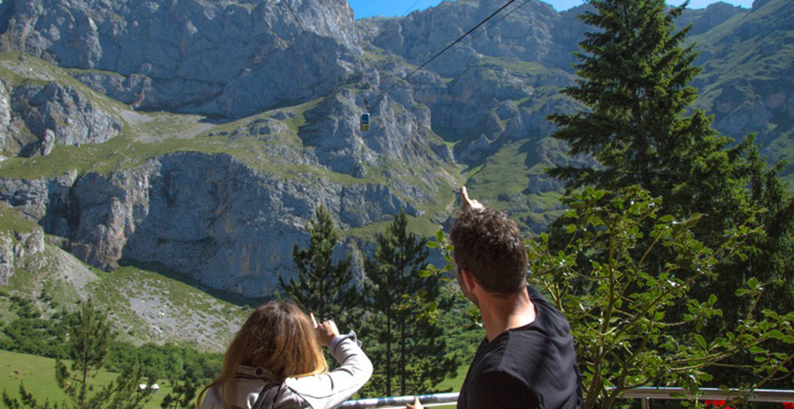 Turismo permitir el acceso de mascotas al Telefrico de Fuente D y a la telecabina del Parque de la Naturaleza de Cabrceno