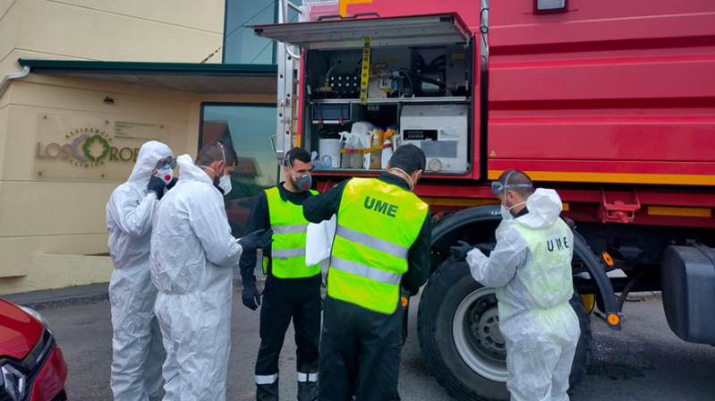 La UME desinfecta varias residencias de mayores de Cantabria