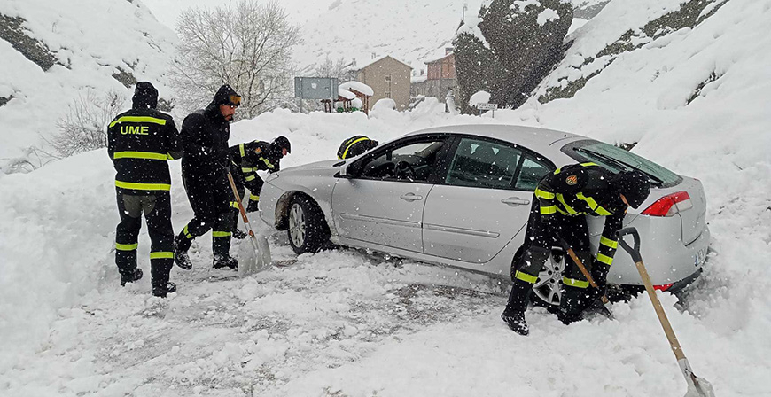 La UME finaliza el ejercicio de instruccin en ambiente invernal con un simulacro