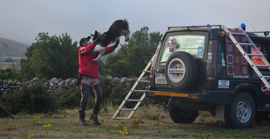 La unidad canina Ucas de Arrate realiz una exhibicin de rescate y salvamento en Espinilla