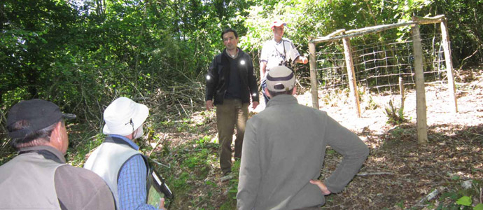 Universitarios de Salamanca visitan la Tejeda de La Mata de Campoo de Yuso