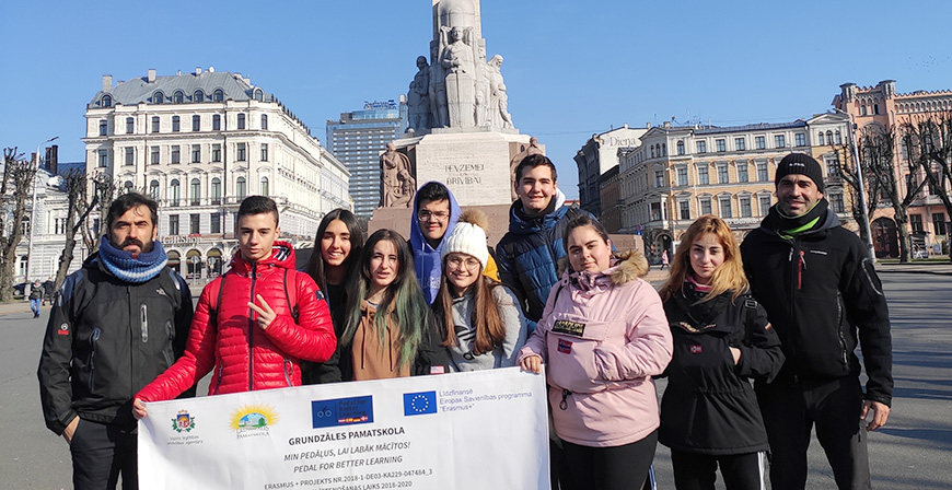 Estudiantes del IES Montesclaros viajaron a Letonia para difundir los beneficios de la bici en el aprendizaje