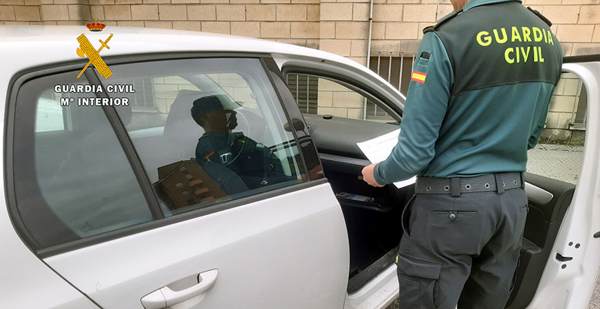 Utilizaba matrculas robadas para repostar y marcharse sin pagar
