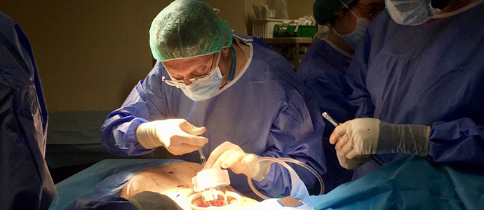 Valdecilla realiza la primera ciruga mundial que combina el abordaje quirrgico robtico y la radioterapia intraoperatoria 
