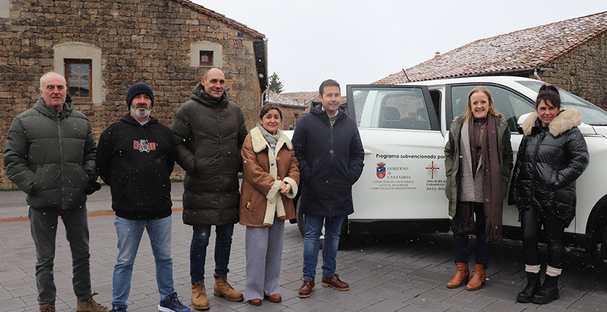 Valdeprado del R�o estrena veh�culo municipal y la renovaci�n de la p�rgola de Hormiguera