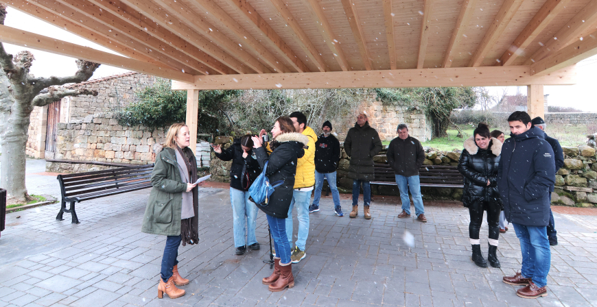 Valdeprado del R�o estrena veh�culo municipal y la renovaci�n de la p�rgola de Hormiguera