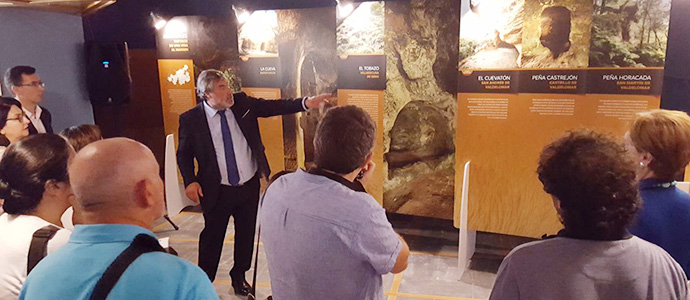Valderredible muestra su arte nico en Laredo