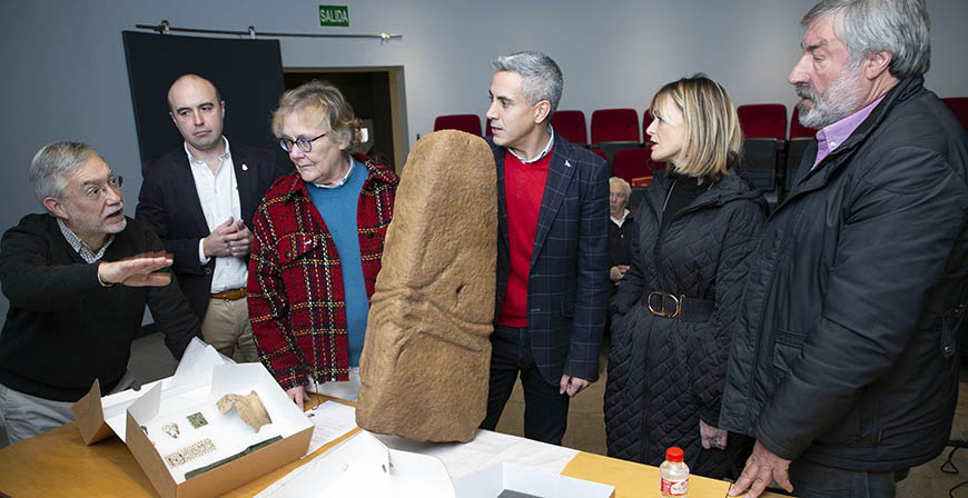 Valderredible recibe nueve rplicas, entre ellas una reproduccin de la estela de Salcedo 