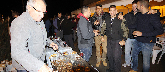 Los vallucos disfrutan de la X Fiesta de la Matanza del cerdo