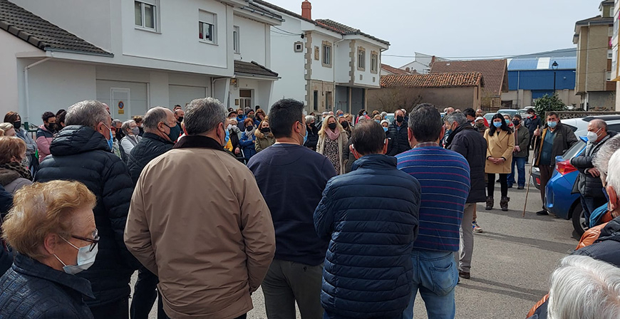 Los vecinos de Enmedio se volvern a concentrar este lunes en el consultorio de Matamorosa para reclamar 
