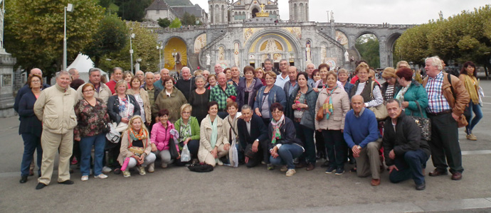Los vecinos de Nestares visitaron el Santuario de Lourdes