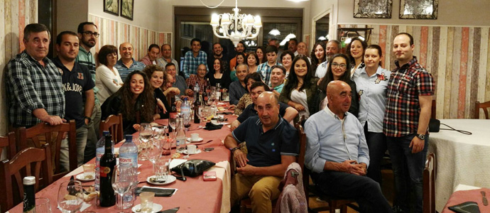 Los vecinos de Proao celebraron el fin de la soltera de ngel y Cristina
