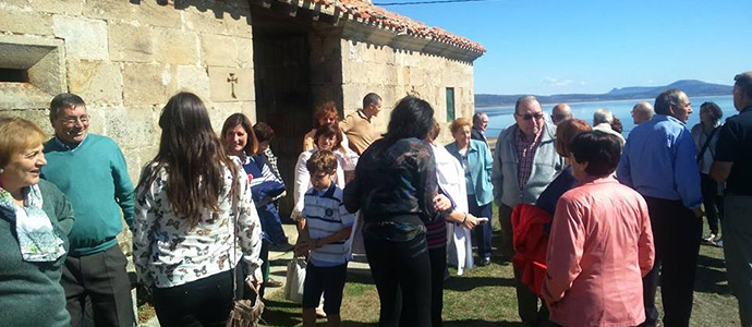 Los vecinos de la Riva celebran la fiesta del Rosario